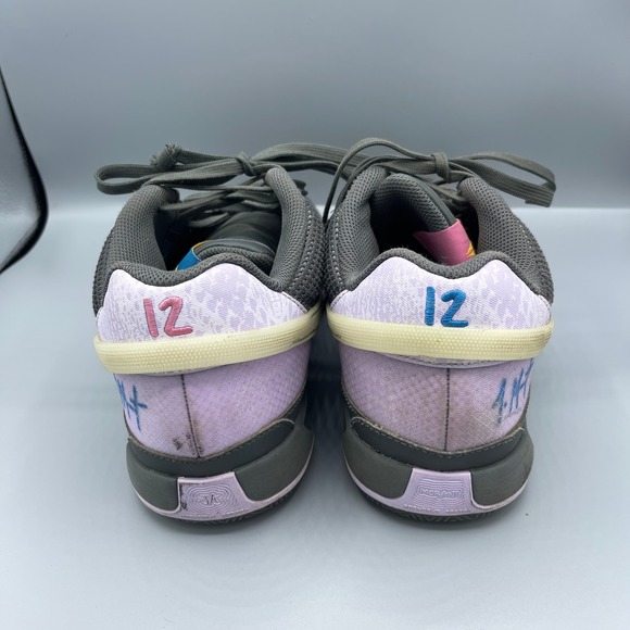 light purple nike basketball shoes